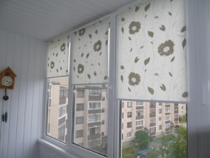 Установка рулонных штор на пластиковые окна в Костроме
